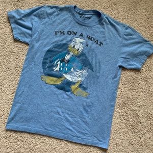 Disney Donald Duck Boat T-Shirt Size Medium